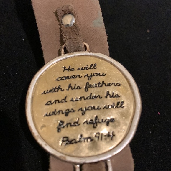 ♥️ Sale 3for$15! Lot of 7 bracelets. 5 bangles and 2 faux leather - Picture 4 of 7